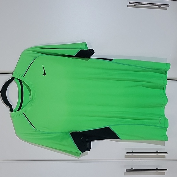 Nike Neon Green T-shirt Size Medium - Picture 1 of 8